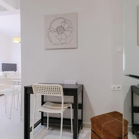 Daire Minimalistic City Apartment, Vesta Philoxenia *