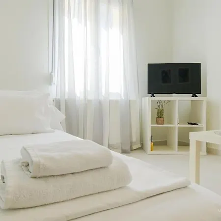 Daire Minimalistic City Apartment, Vesta Philoxenia