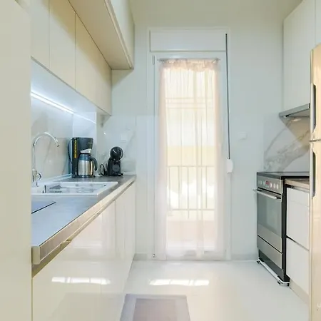 Daire Minimalistic City Apartment, Vesta Philoxenia *