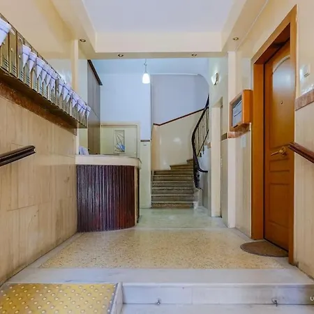 Minimalistic City Apartment, Vesta Philoxenia Selanik