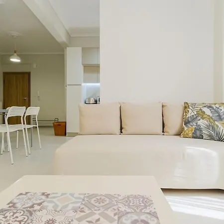 Minimalistic City Apartment, Vesta Philoxenia