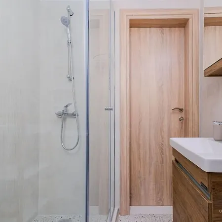 Minimalistic City Apartment, Vesta Philoxenia