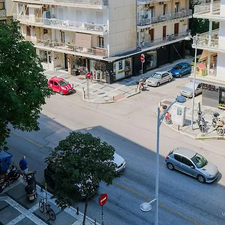 Daire Minimalistic City Apartment, Vesta Philoxenia *